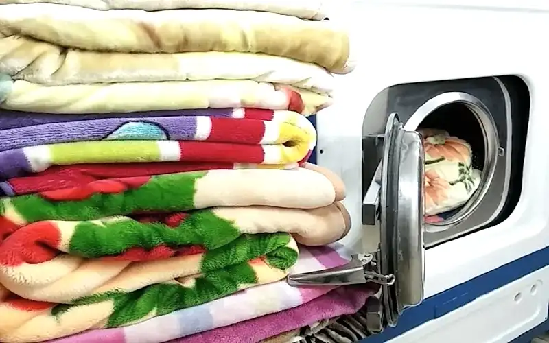 Uşak Yatak Yorgan Battaniye Yıkama Temizleme, Beta Halı Koltuk Yıkama, Uşakta yataklarınızın, yorganlarınızın ve battaniyelerinizin tertemiz ve hijyenik bir şekilde yıkanmasını mı istiyorsunuz? O zaman Uşak Beta Yatak Yorgan Battaniye Yıkama firmamızı arayın.